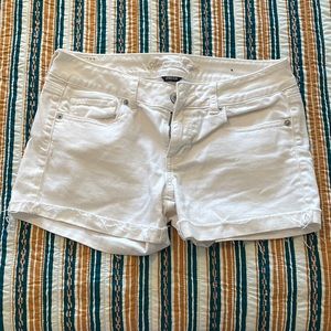 American Eagle women’s white shorts